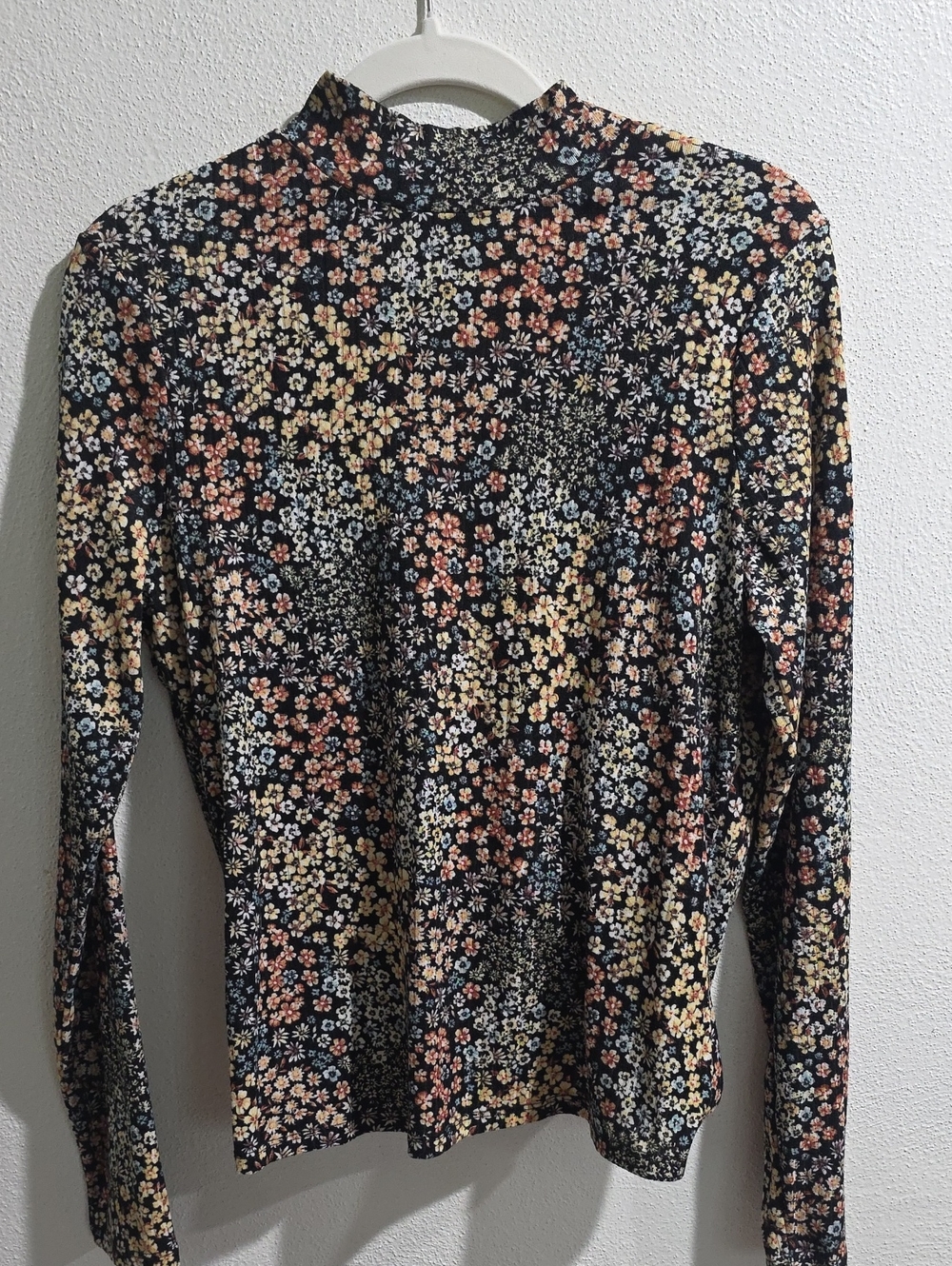 Willow & Root Mock Neck Open Twist Back Top In Floral Print